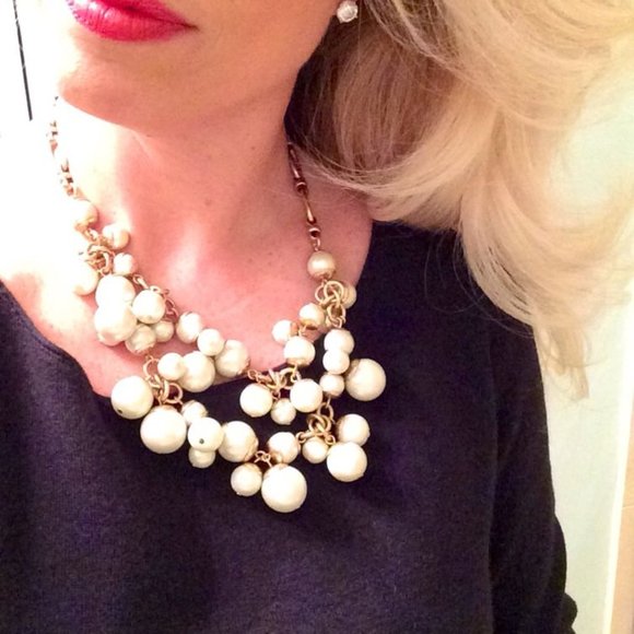 Stella & Dot | Retired Daphne Cascading Pearl + Vintage Gold Necklace - Picture 10 of 16